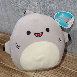 NWT 8" GORDON THE BLACK TIP SHARK SQUISHMALLOW